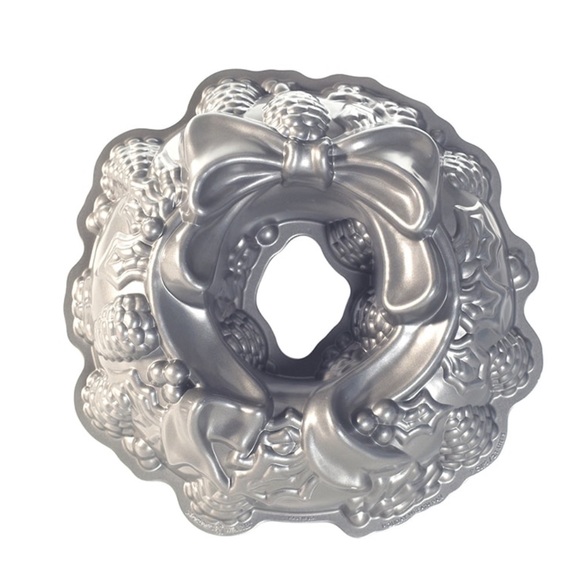 NORDIC WEAR CHRISTMAS WREATH BUNDT CAKE PAN - Picture 4 of 9